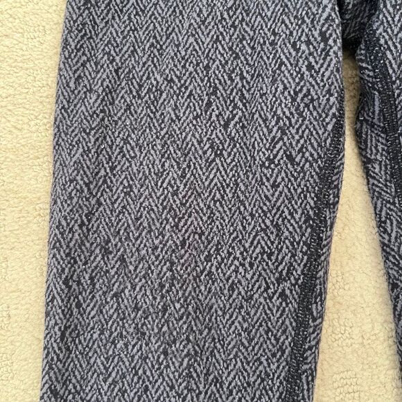 ivivva‎ by Lululemon Grey/Black Herringbone Print Leggings - Picture 4 of 5